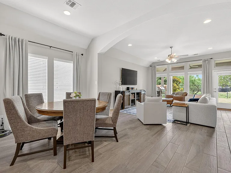 209 Lacey Oak Loop — Photo 8