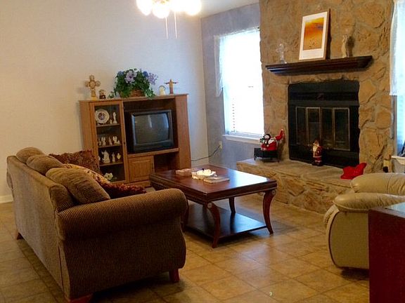 3rd image of 101 Berryhill Dr
