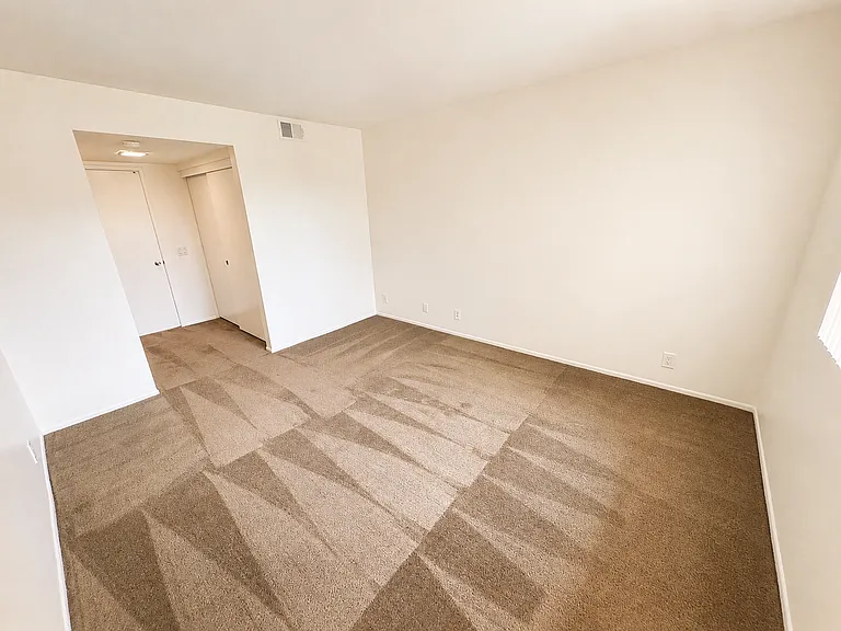 Del Ciervo Apartments — Photo 36