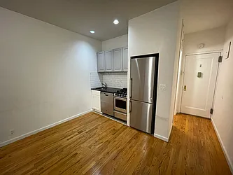 Rented by R New York