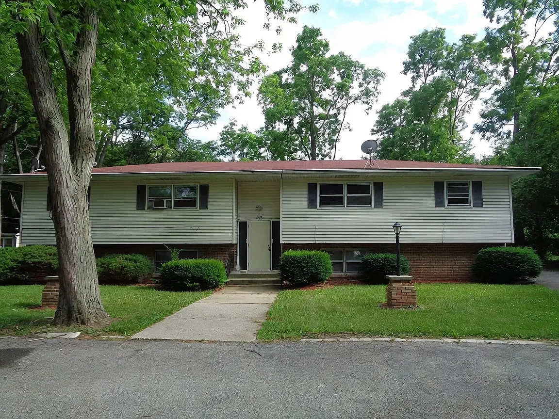 2 bed, 975 sqft, $1,100 — Photo 1