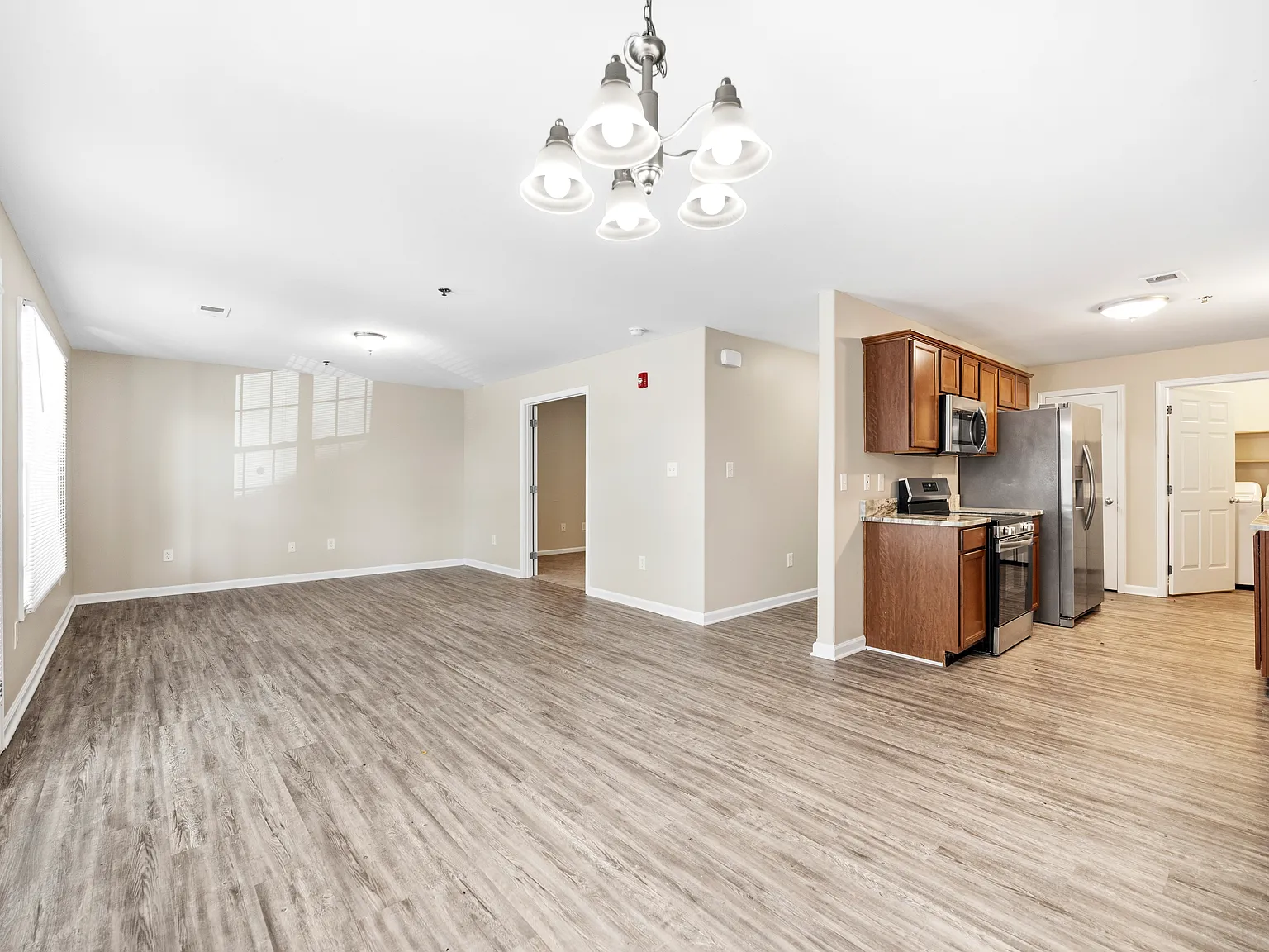 858 Malabu Dr — Photo 4