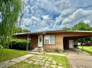 805 W 3rd St, Clarksville, TX 75426
