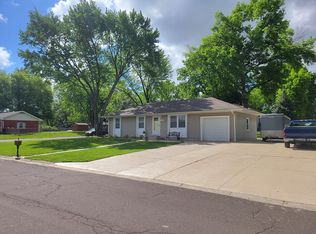 810 E Cedar St, Clinton, MO 64735