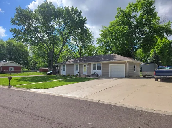 810 E Cedar St, Clinton, MO 64735