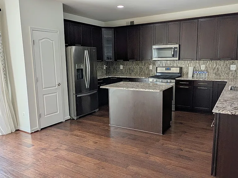 7821 Taggart Ct — Photo 36