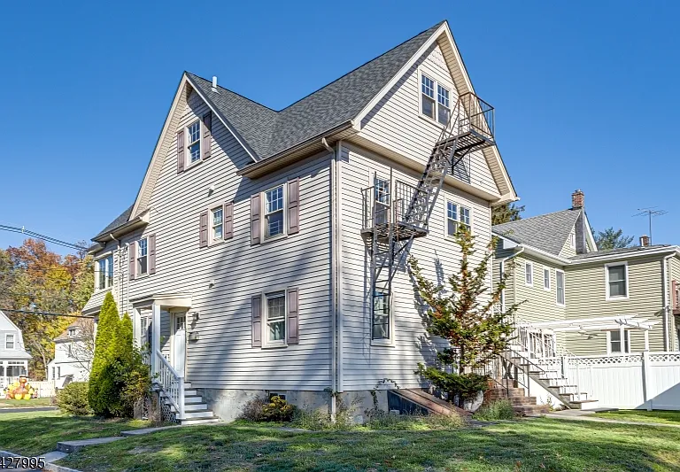 35 Burnside Ave #B — Photo 4