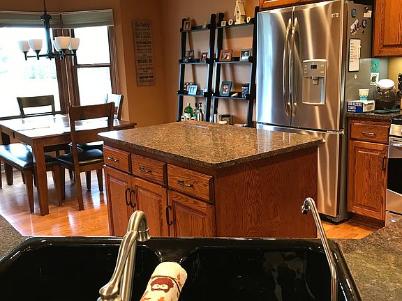 Looking into kitchen from FR