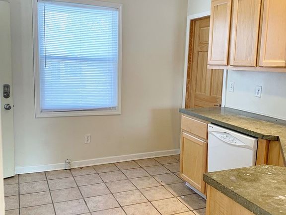 5th image of 2037 Paris Ave NE #2
