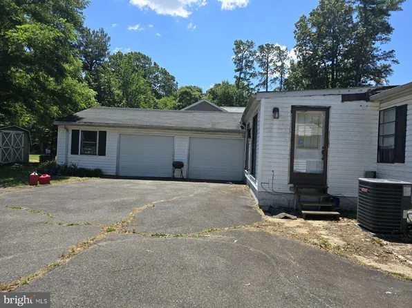 508 Wakefield Dr, Colonial Beach, VA 22443