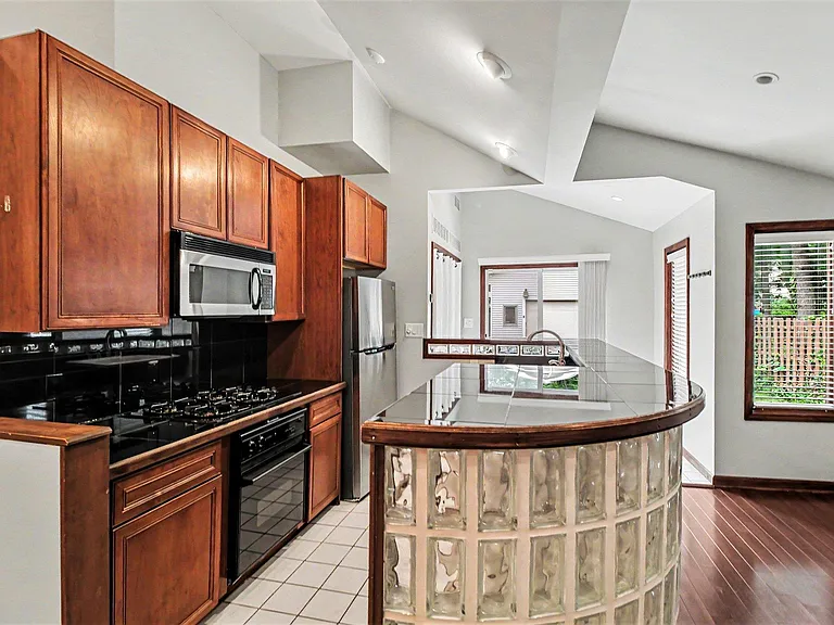 418 Austin Ave — Photo 23
