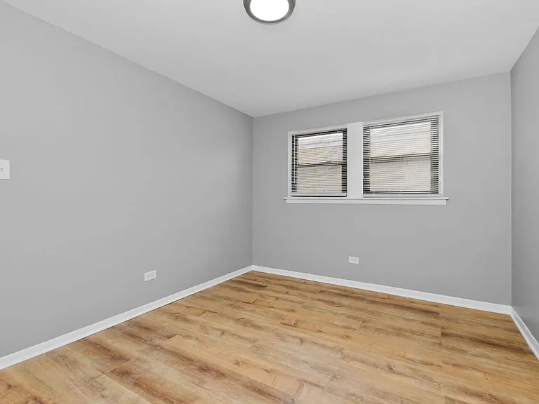 7900 S. Paxton Ave. — Photo 31