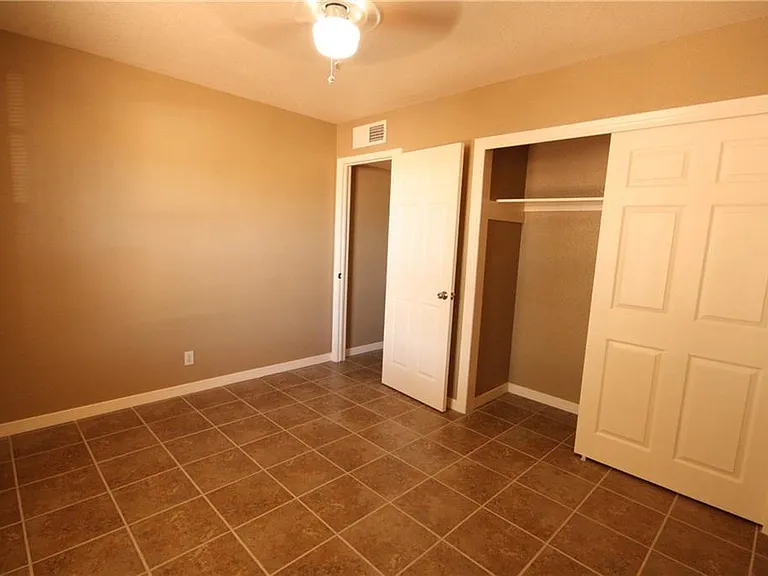 10804 Gloster Ct — Photo 17