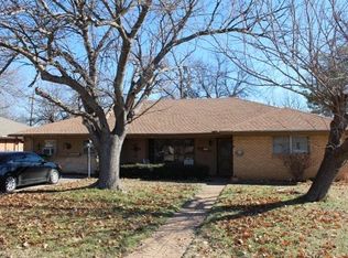 1218 Elmwood St, Gainesville, TX 76240
