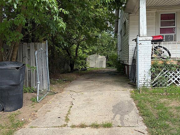 3rd image of 20520 Coventry St