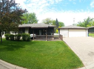891 Pandora Dr NE, Fridley, MN 55432