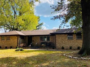 1401 S Morlan Ave, Springdale, AR 72764