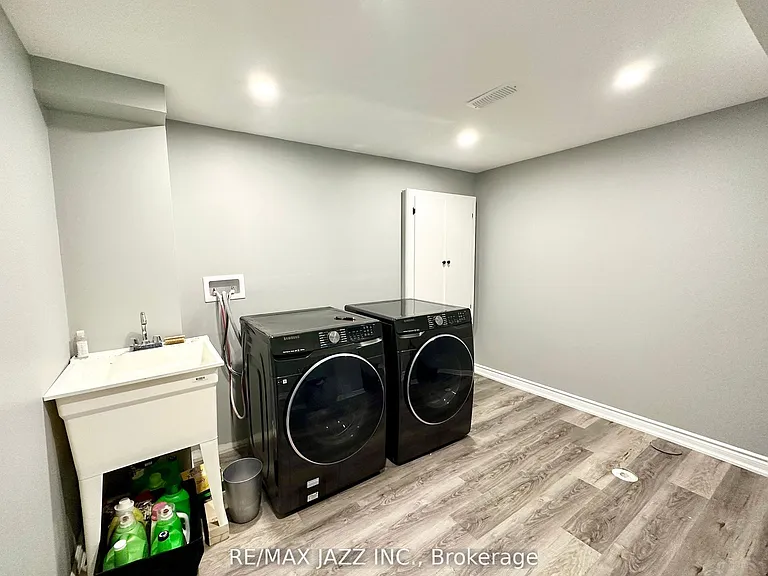 131 Courtney St — Photo 25
