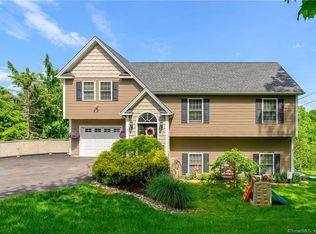 4 Sunlit Ln, New Fairfield, CT 06812