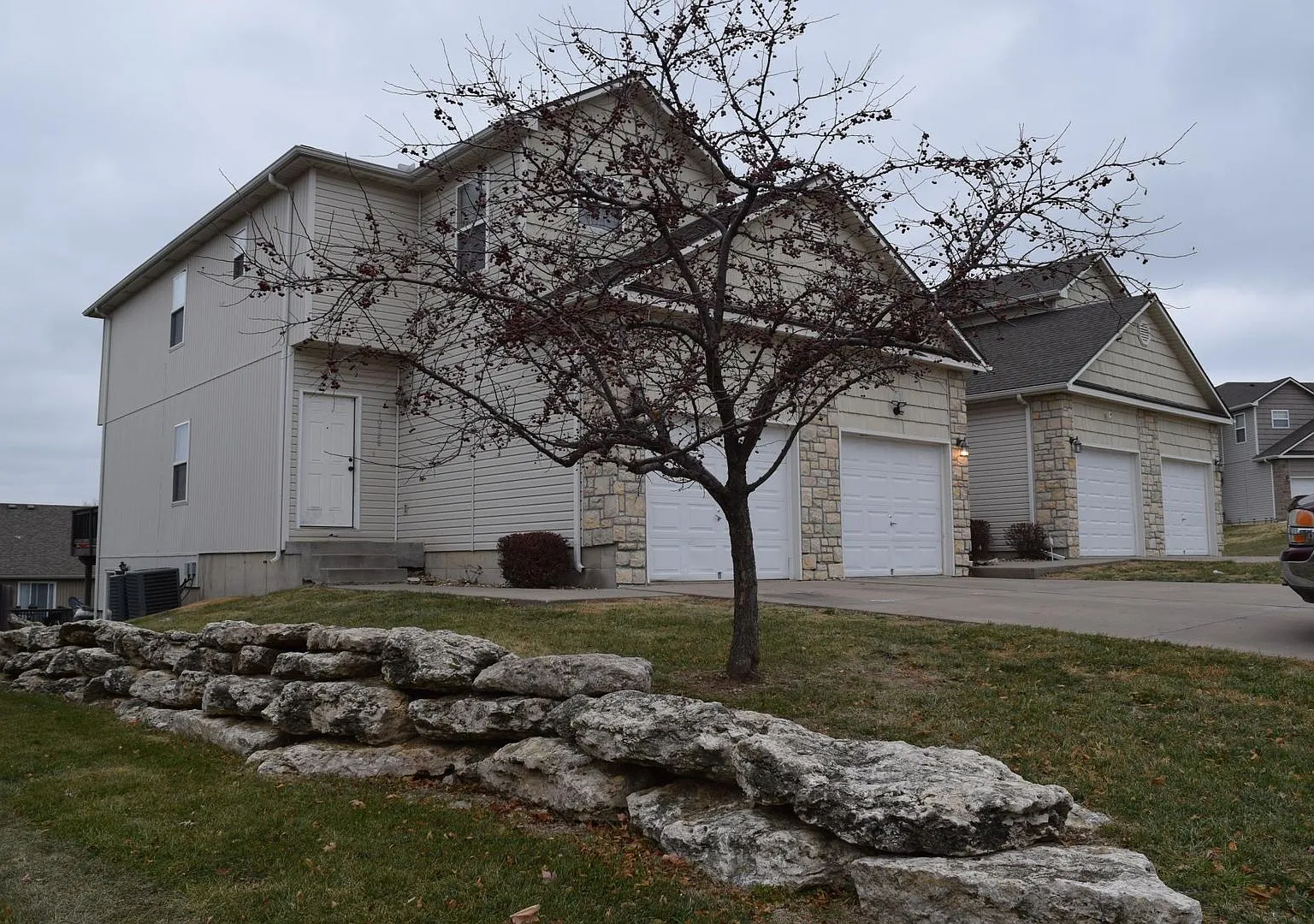 10528 E 45th Pl — Photo 1