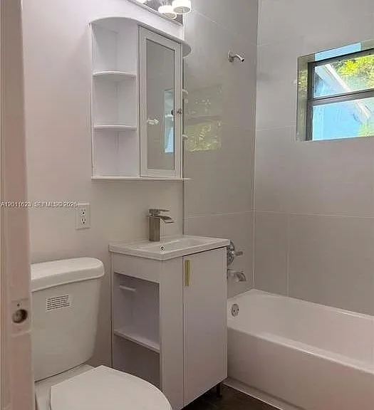 3021 NW 17th St — Photo 4