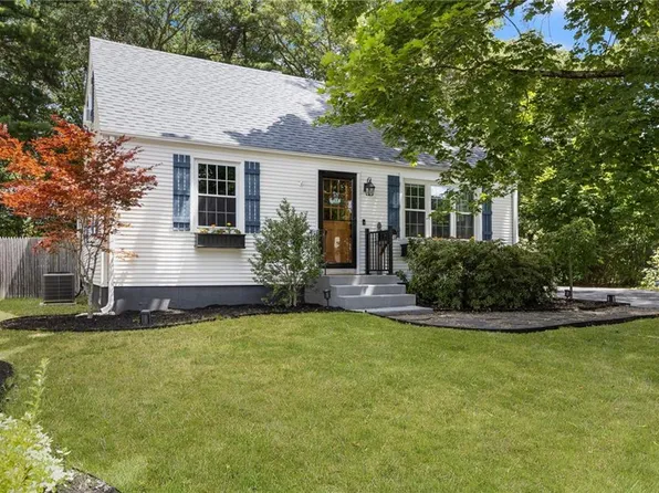 70 Rosemary Dr, North Kingstown, RI 02852