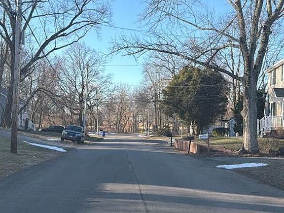 5th image of 22 Heather St
