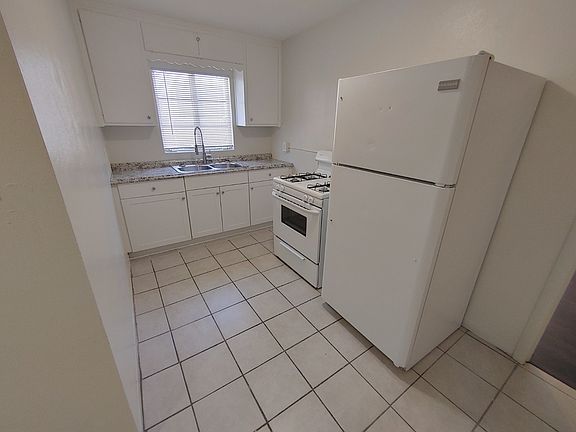 4th image of 801 Grove St N #1