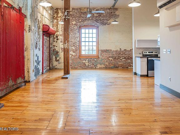5th image of 222 N Central St #306