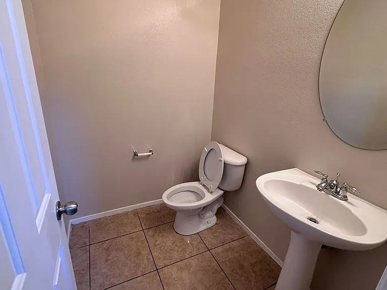2820 Dowitcher Ave — Photo 4