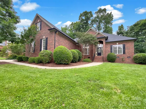 736 Clifden Dr, Matthews, NC 28104