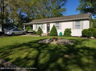 47 Pheasant Dr, Bayville, NJ