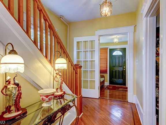 3rd image of 114 Oxford Ave