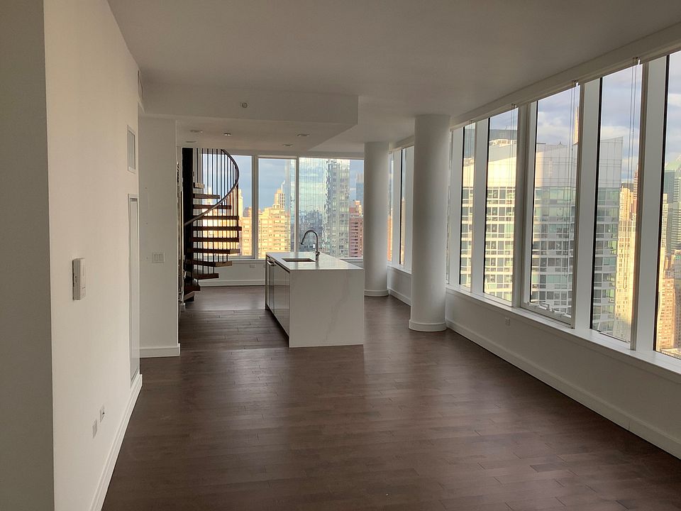 1st image of 515 W 36th St Unit Ph5a