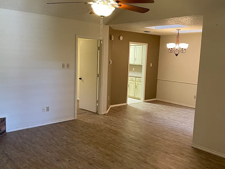 101 N Troy Ave #C — Photo 10