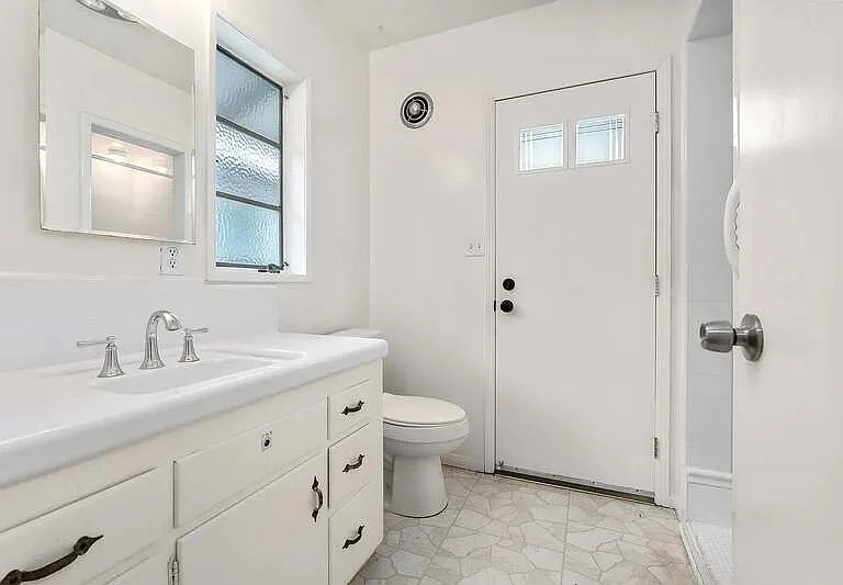 590 N Cambridge St — Photo 15