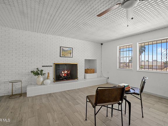 5th image of 216 N Resler Dr