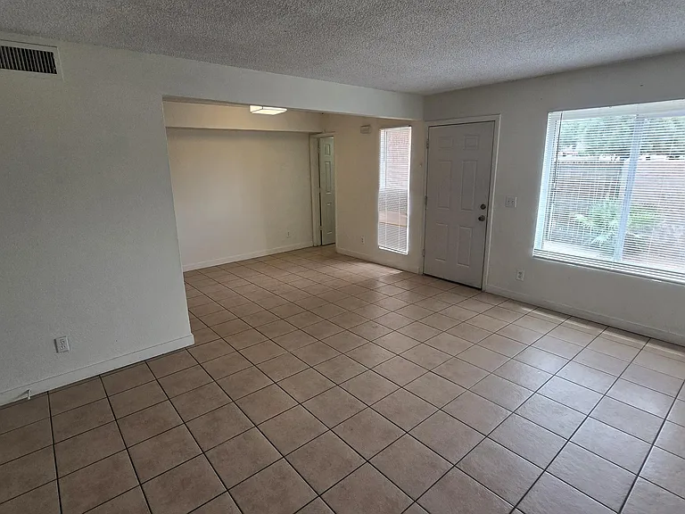 1447 N 53rd Dr — Photo 9