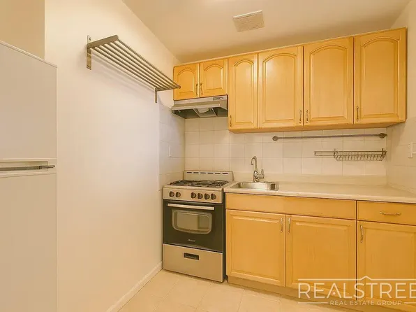 668 4th Avenue image 1 of 5