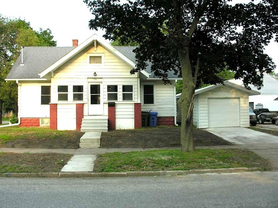 1st image of 706 N Grand Ave
