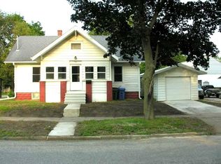 706 N Grand Ave, Charles City, IA 50616