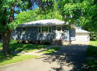 418 18th St S, Moorhead, MN 56560