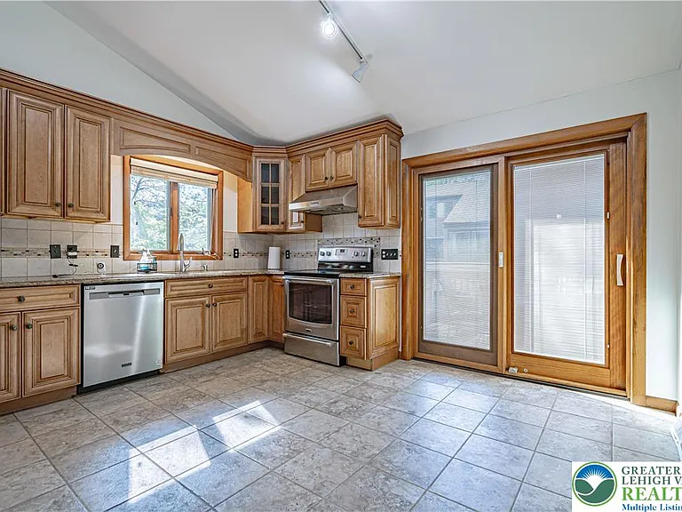 3705 Vale View Dr S — Photo 17