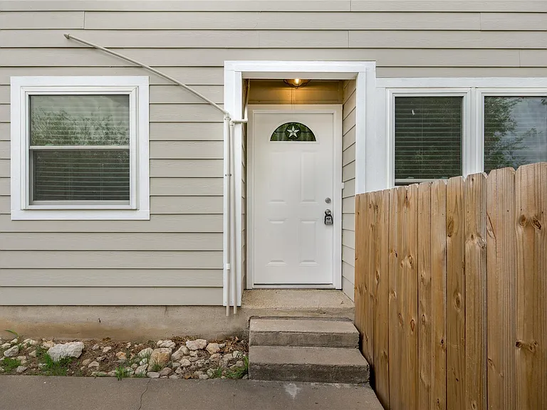 520 Cutty Trl #B — Photo 4
