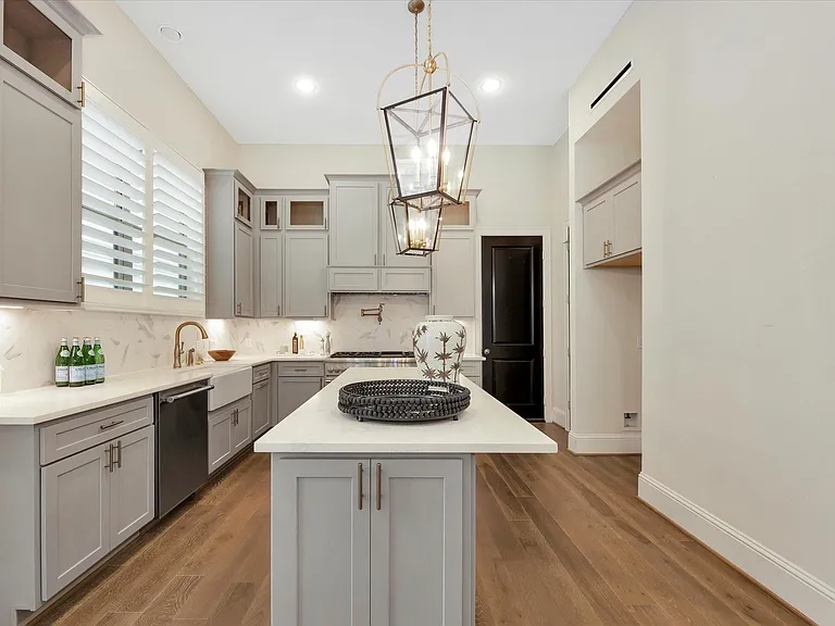 540 W 26th St #A — Photo 11