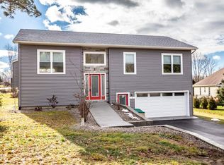 2 Blue Jay Way, Rexford, NY 12148