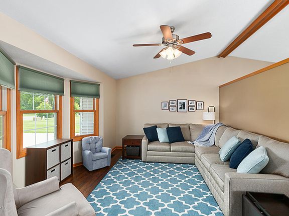 4th image of 2706 Wildflower Dr