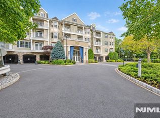 175 Rochelle Avenue #218, Rochelle Park, NJ 07662
