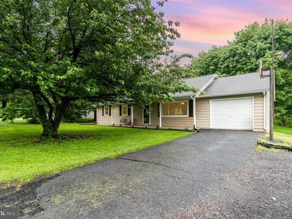 600 W Pine St, Mount Holly Springs, PA 17065