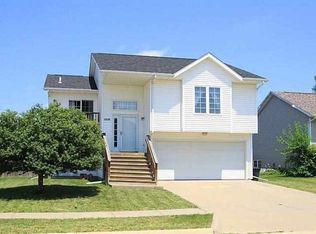 1516 Hemingway Ln, Iowa City, IA 52240